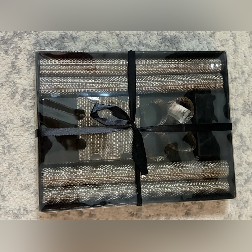 Set of 4 Silver and Black Woven Place Settings